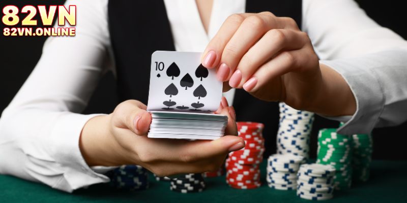 Hội viên theo dõi bảng lịch sử khi chơi Baccarat